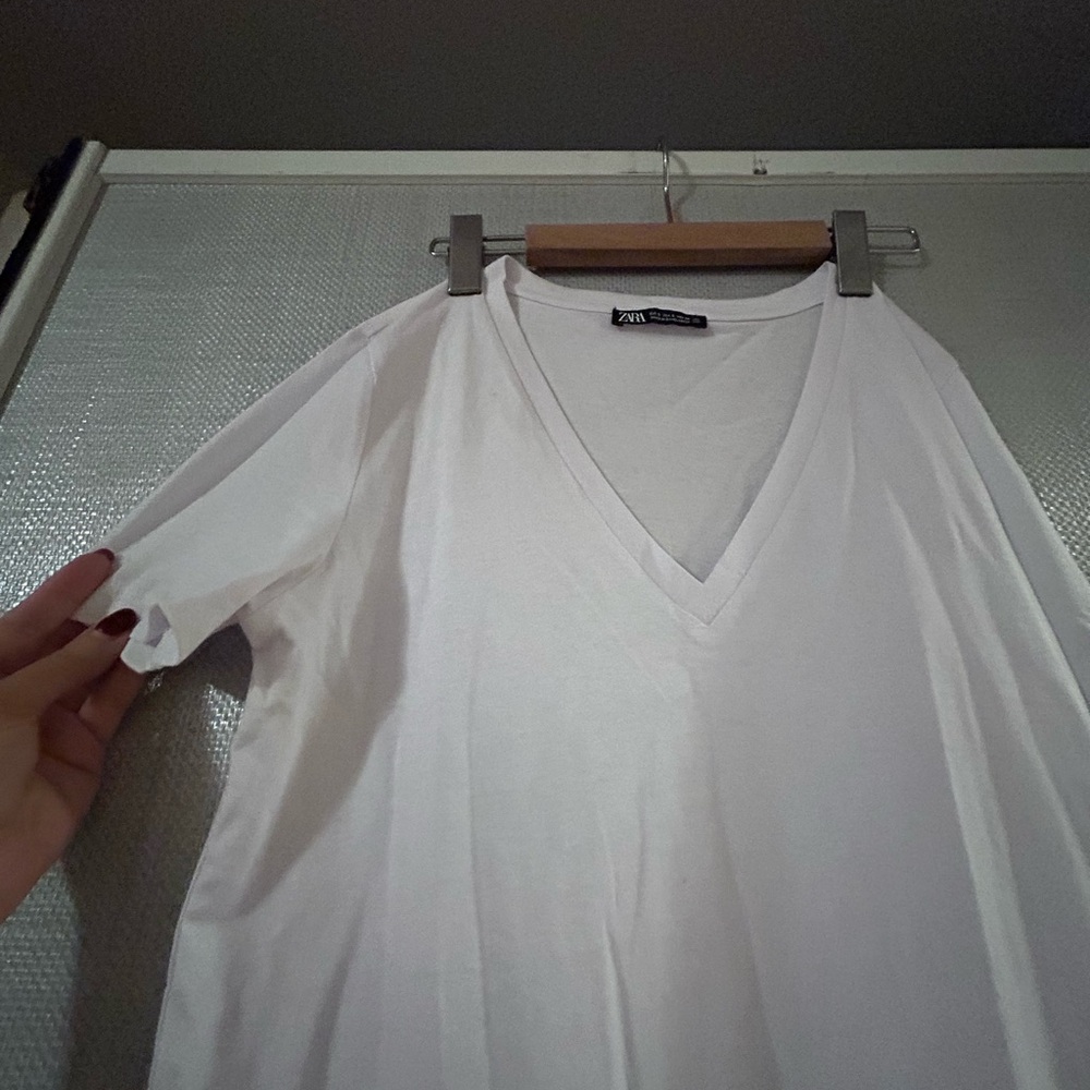 Zara White V-Neck Short Sleeve Tee